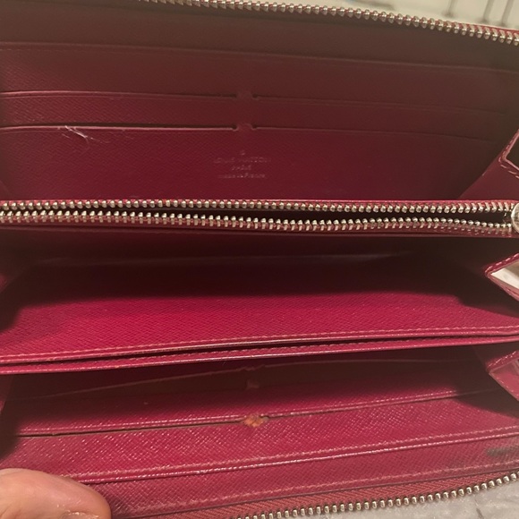 Louis Vuitton EPI Wallet - Picture 4 of 8